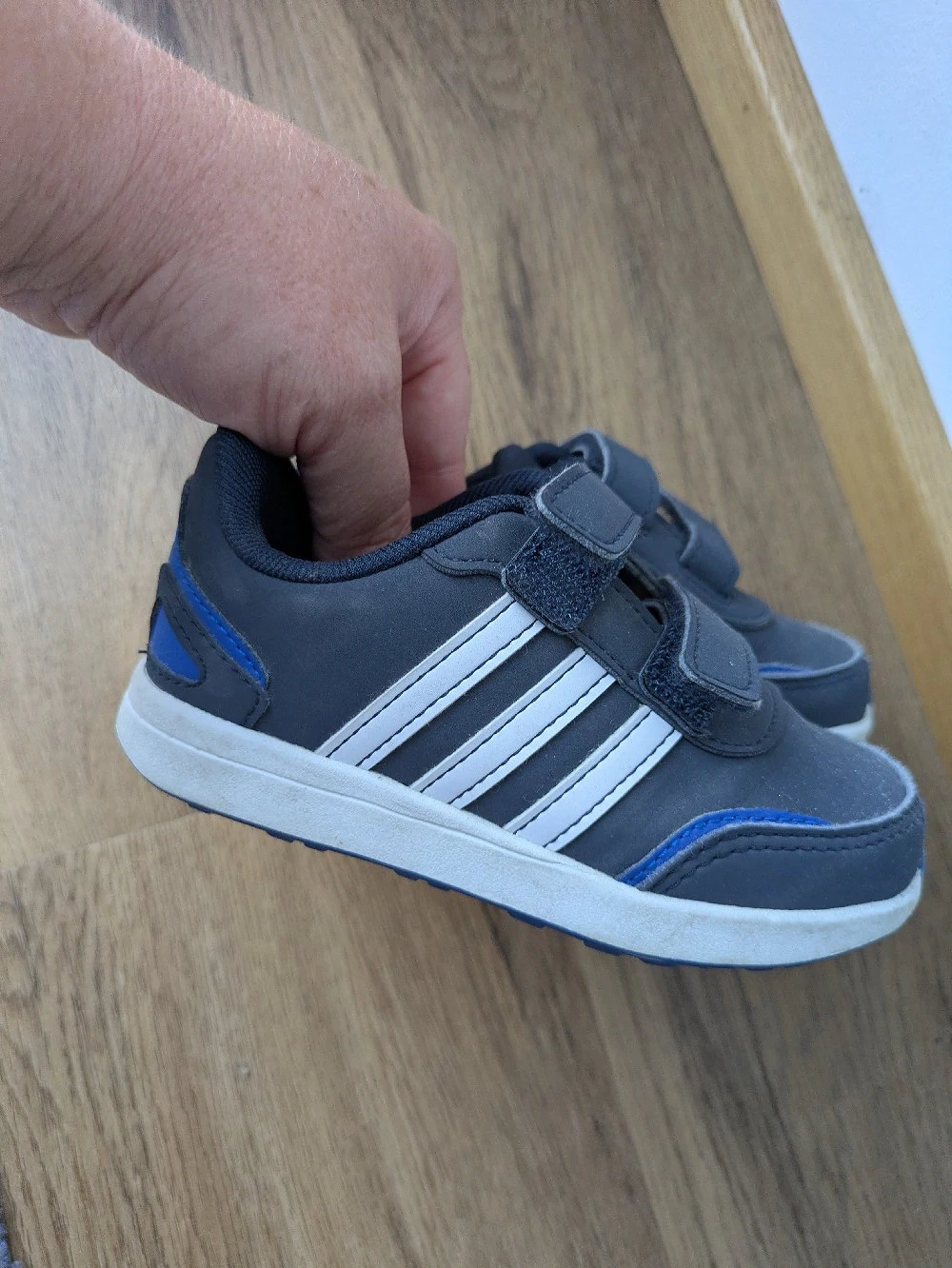 Adidas Sneaker in Größe 24