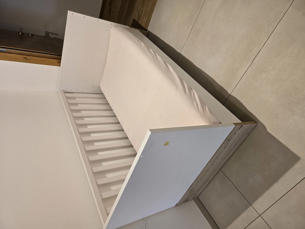Gitterbett gebraucht zu verschenken