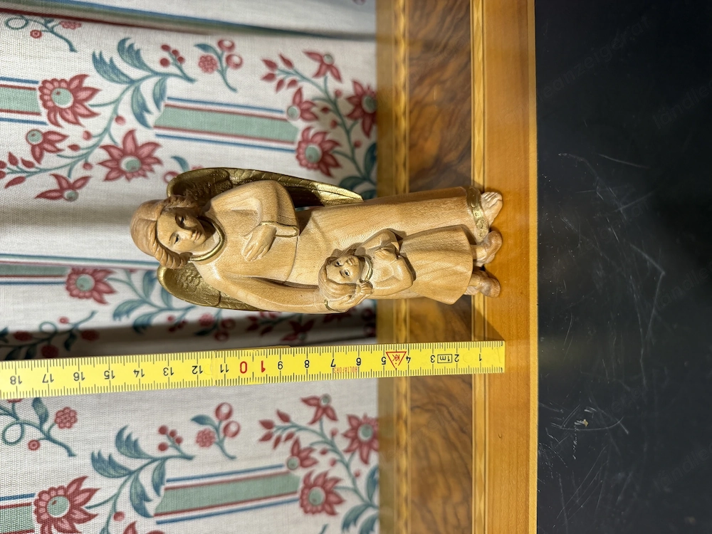 Holzschnitzerei Schutzengel mit Kind (ca. 15,5 cm)   Massivholz geschnitzt mit Goldflügeln