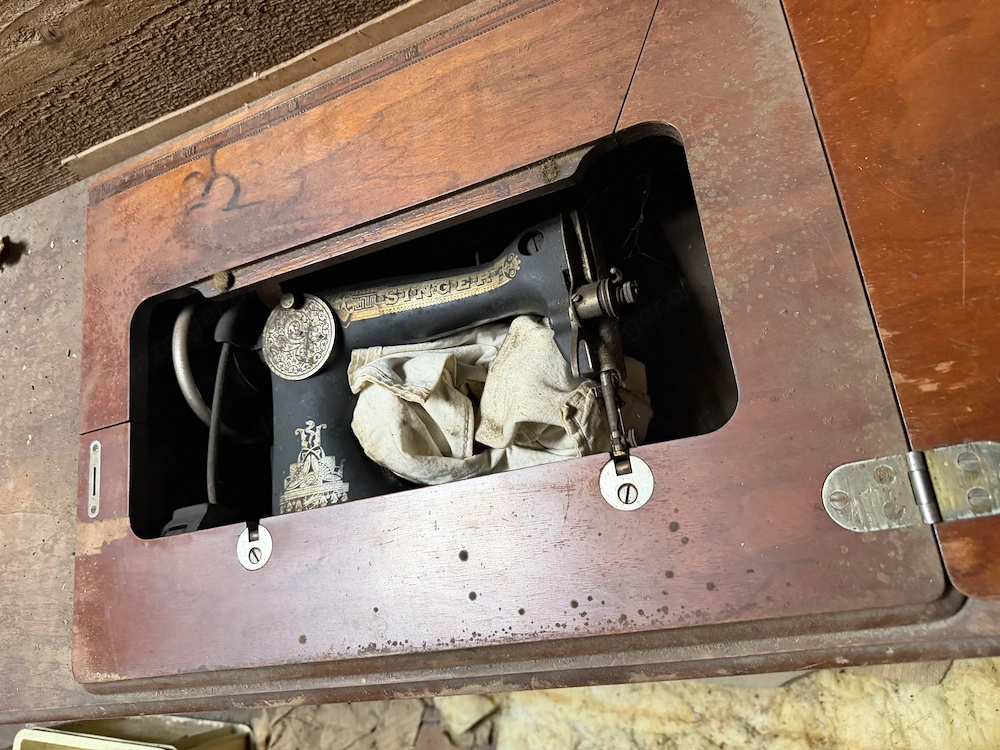 Antike Singer Nähmaschine mit Gusseisengestell & Holztisch   Versenkbar   Vintage Deko & Upcycling