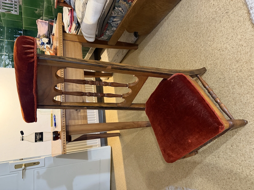 Antiker Betstuhl   Kniestuhl (Prie-Dieu) mit rotem Samt & gedrechseltem Holz   Hausaltar   Vintage M