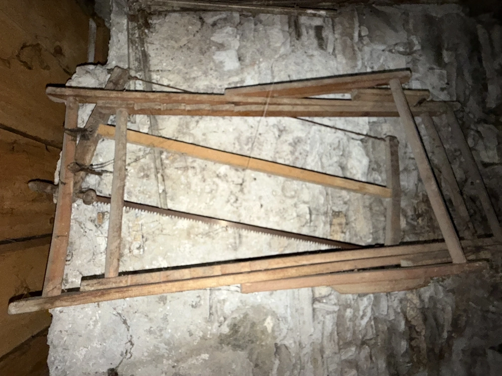 Antike Gestellsäge   Spannsäge & klappbarer Holz-Sägebock   Historische Werkzeuge   Rustikale Deko