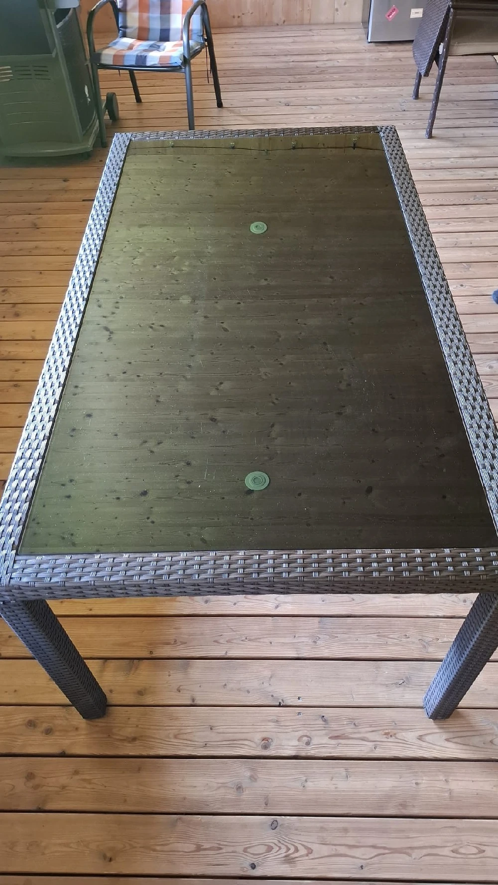 Tisch und Stühle 