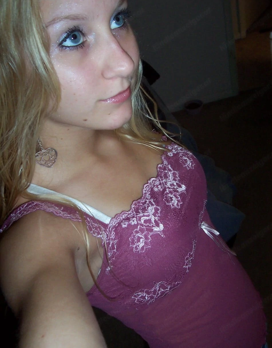 Hi, im charlotte 23years 