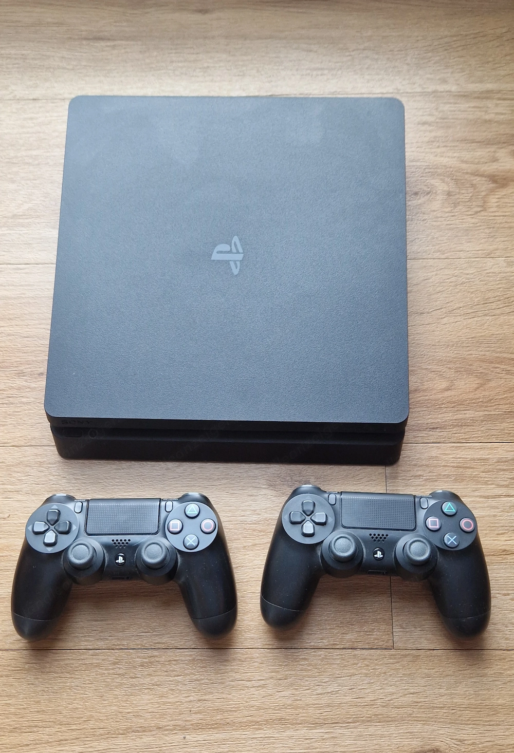 PS 4 Slim 1TB inklusive 2 Controller, Zubehör und RDR2 (Disc)