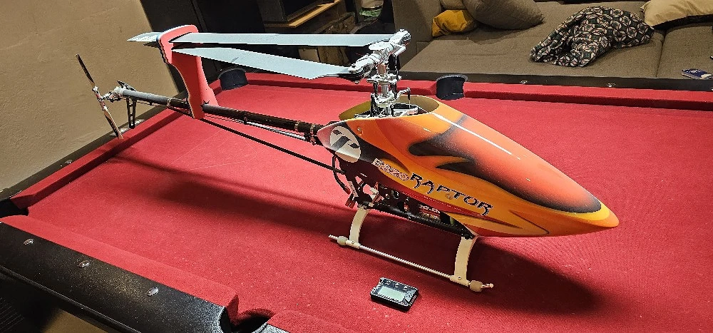 Verkaufe zwei Modellhubschrauber wegen Hobbyaufgabe
