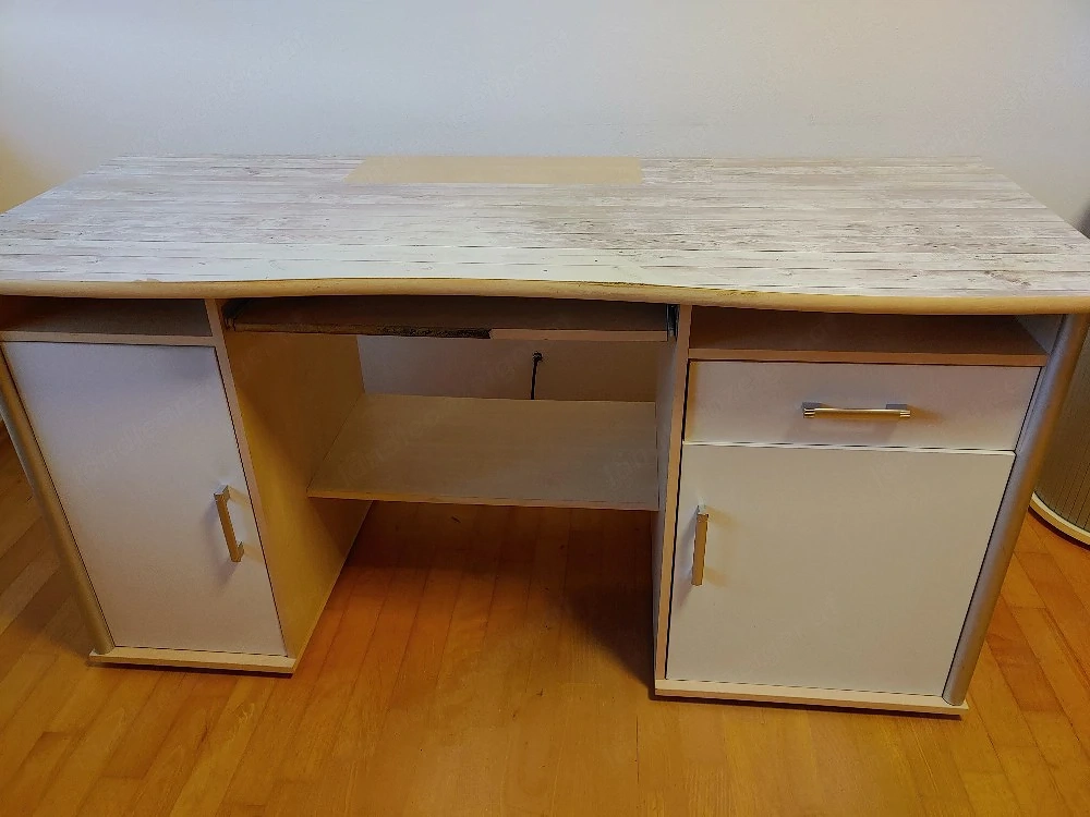 Verschenke älteren Schreibtisch