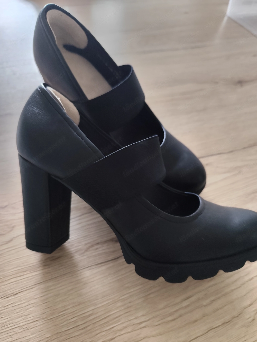Pumps mit Riemen aus Stretch Größe 36 schwarz 