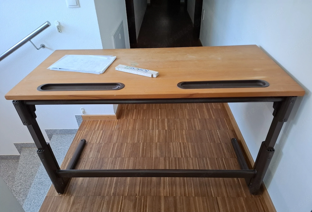 Schreibtisch für Kinder - massiv - 130x60cm - kostenlos abzugeben