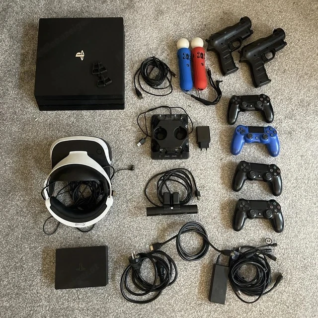 PlayStation 4 Pro 1TB mit 4 + 2 Controllern + VR Set - Schwarz, FW: 12.50+2TB