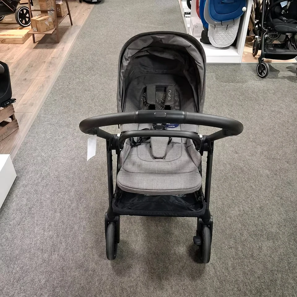 Nuna Kombi-Kinderwagen Swiv Einzelstück