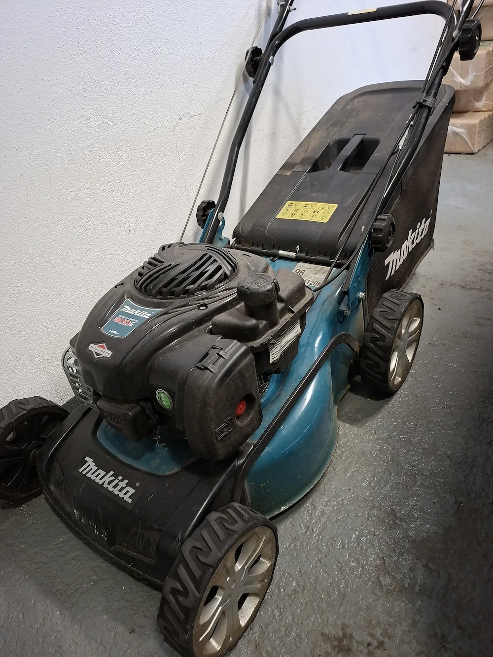 Makita Benzinrasenmäher