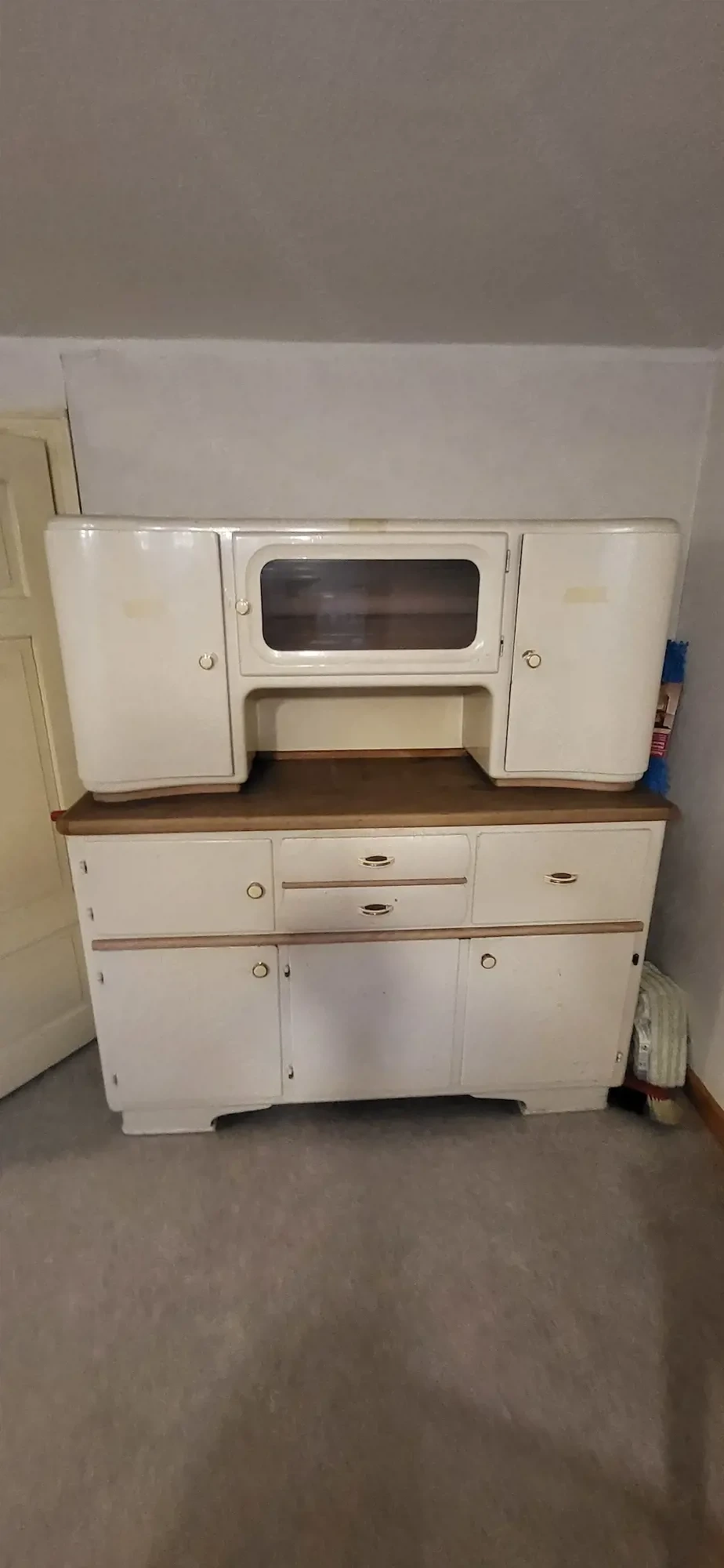 Alter Küchenschrank