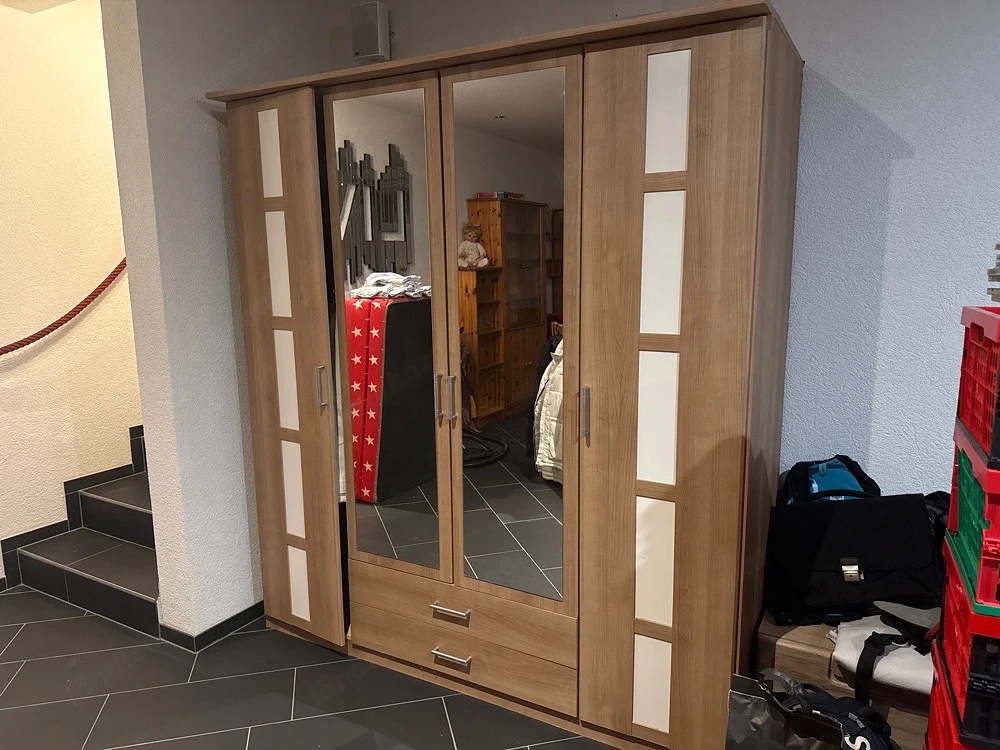 Kleiderschrank 4 Türig