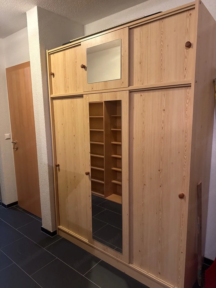 Spiegekschrank