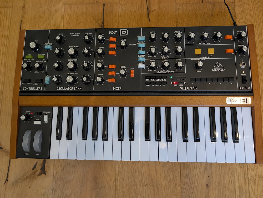 Behringer Poly D Synthesizer