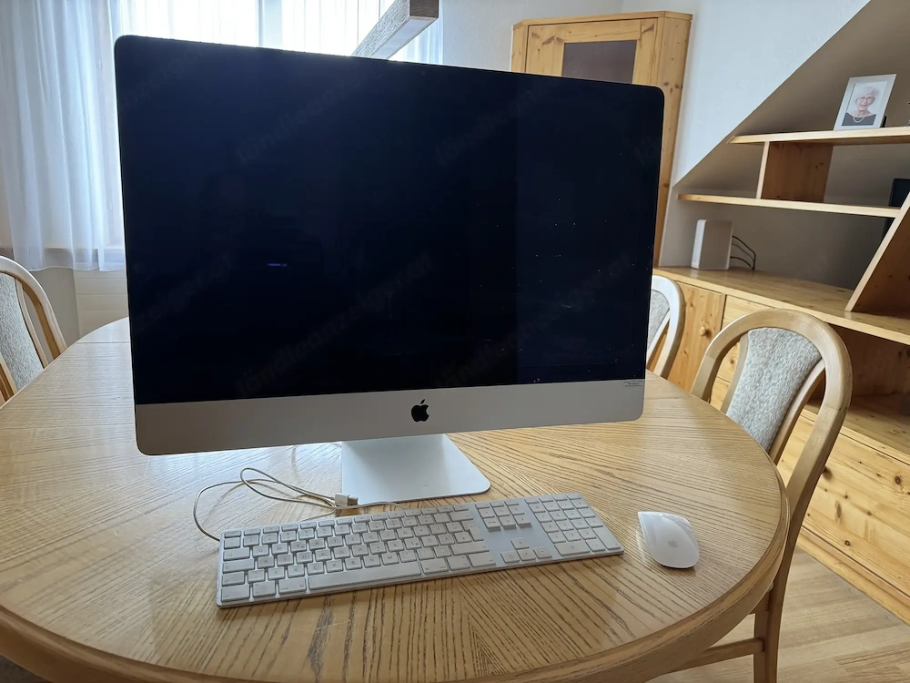 iMac 27 Zoll mit Tastatur und Maus