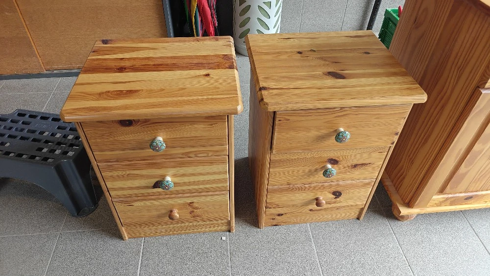Nachtkästchen, 2 Stück 