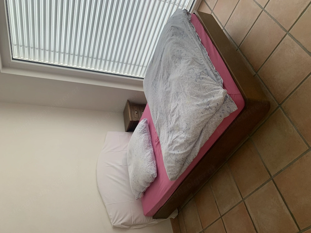 Bett Vollholz mit Kopfteil 