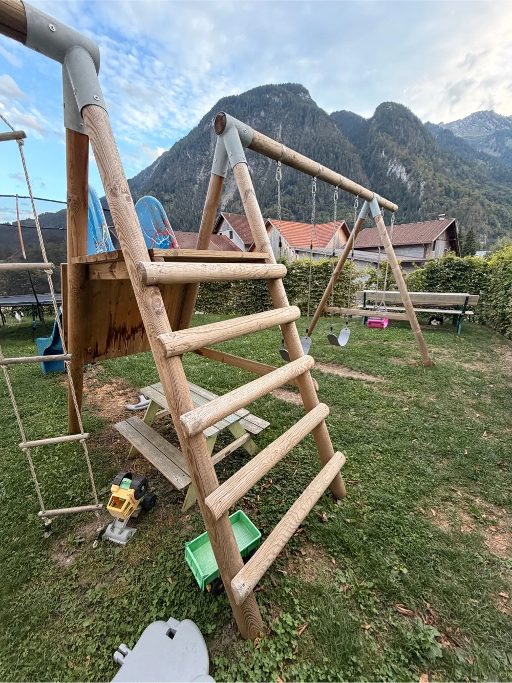 Schaukel mit Rutsche