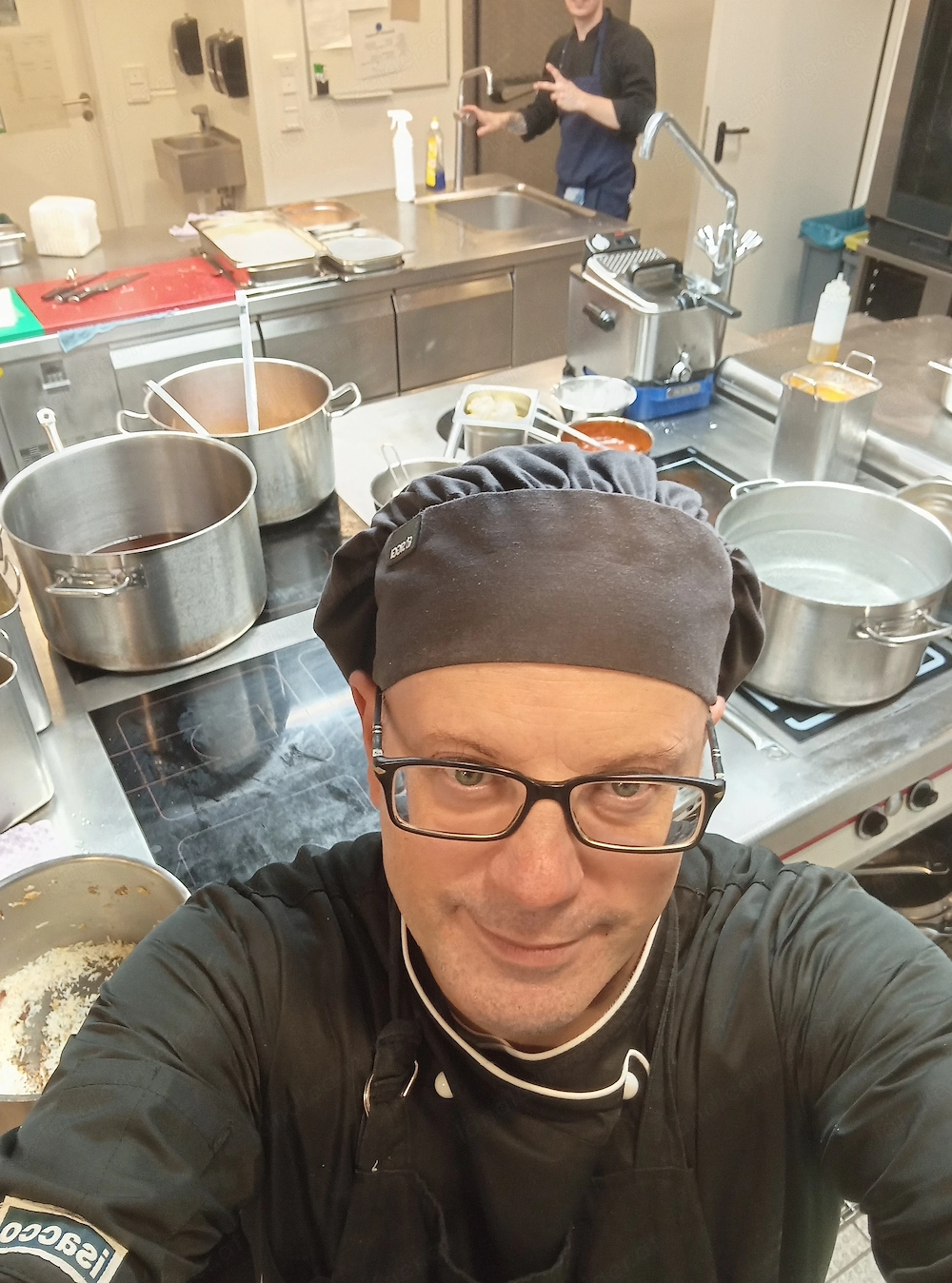 Küchenhilfe   Gardemanger gesucht (Jahres- oder Saisonstelle mit Unterkunft)