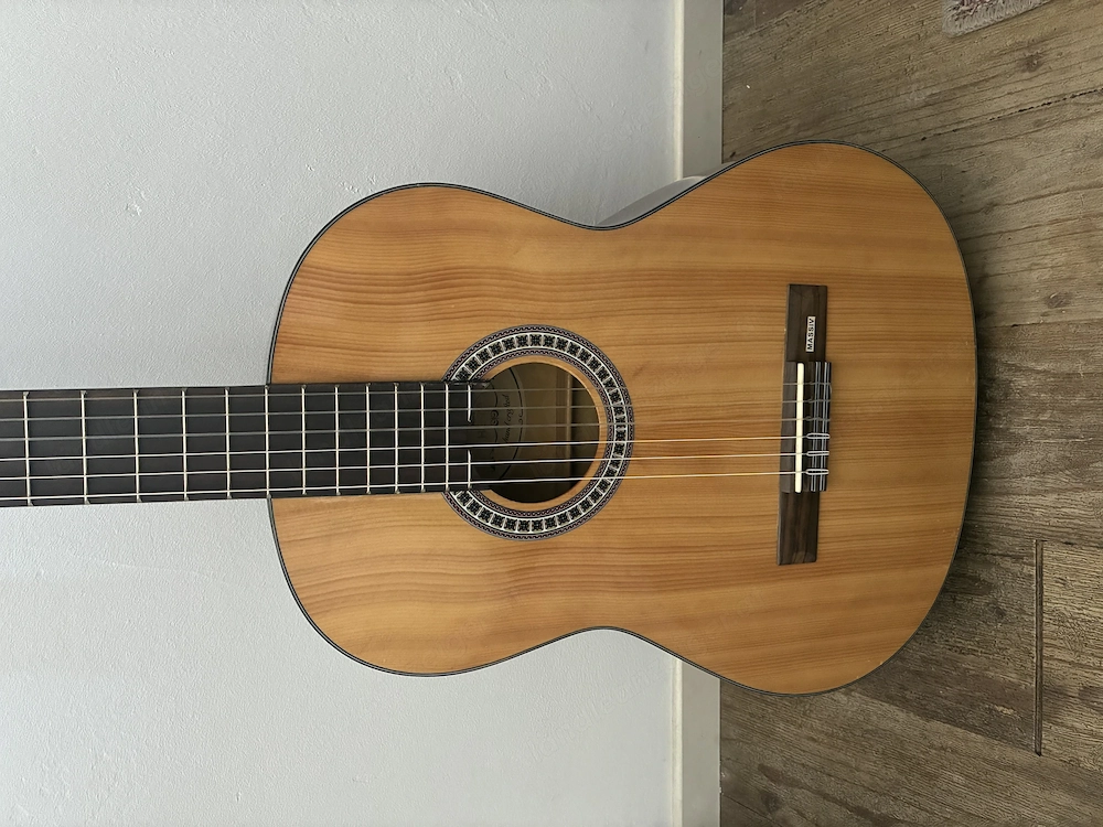 Gitarre braun wie neu