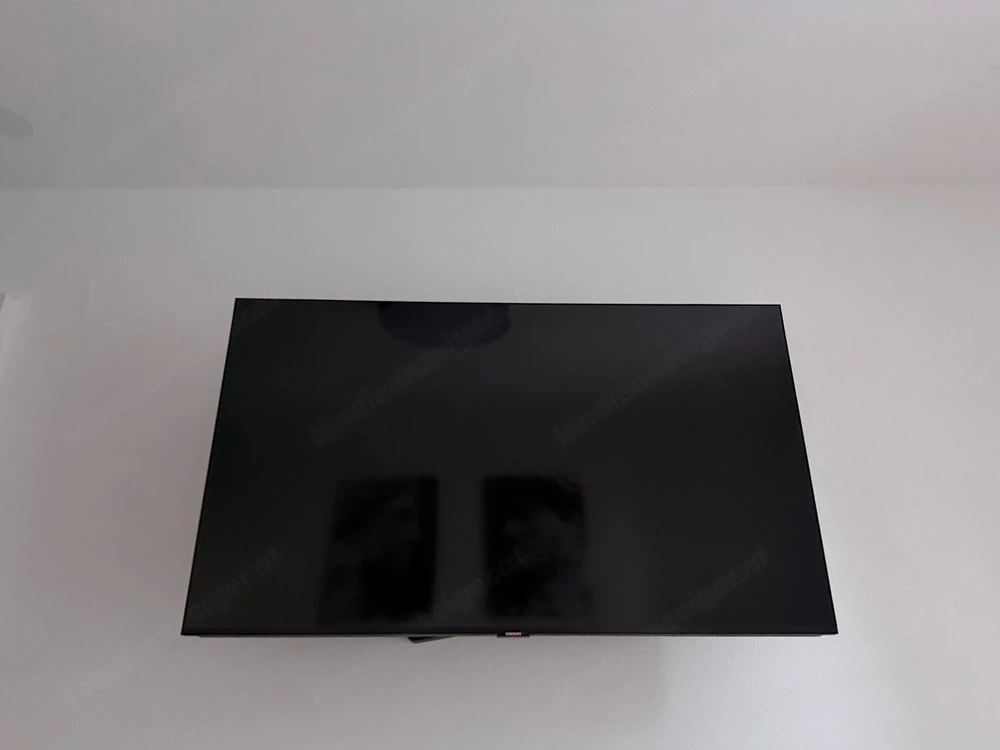 Samsung 43  Crystal UHD 4K Smart TV 