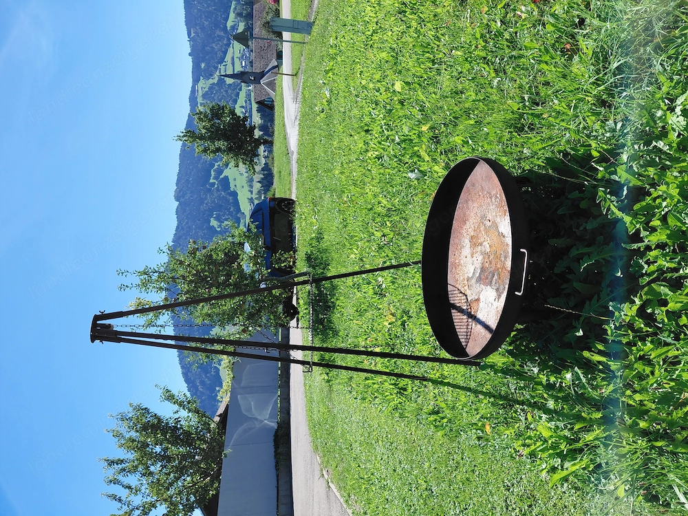 Feuerschale mit Dreibein (und Grillrost)