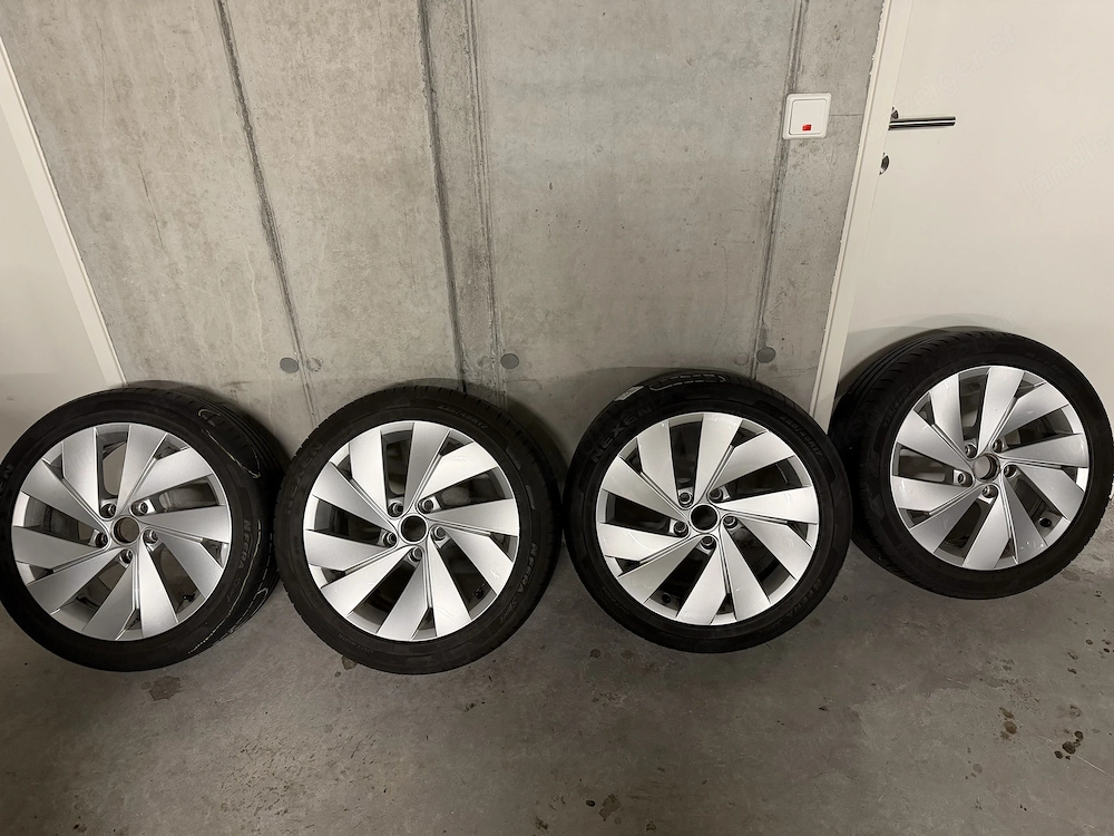 VW Original Alufelgen mit Sommerreifen   Golf 8 Variant
