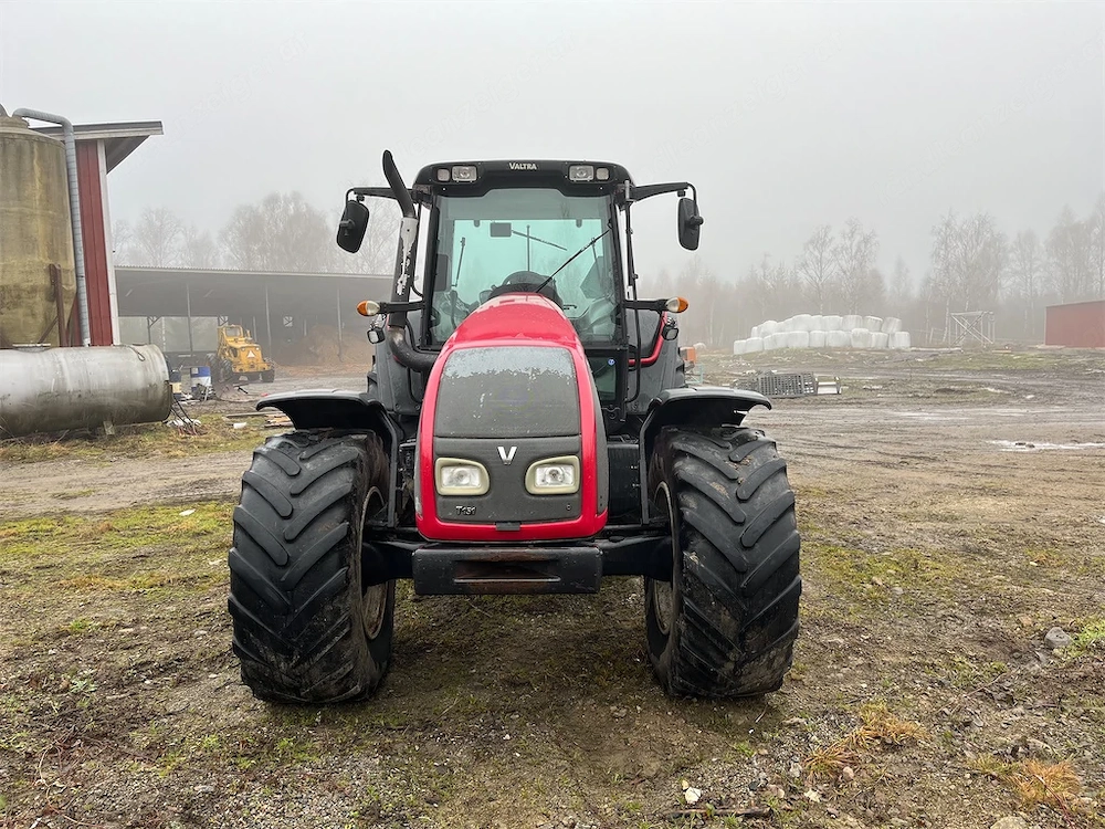  Traktor VALTRA T151E