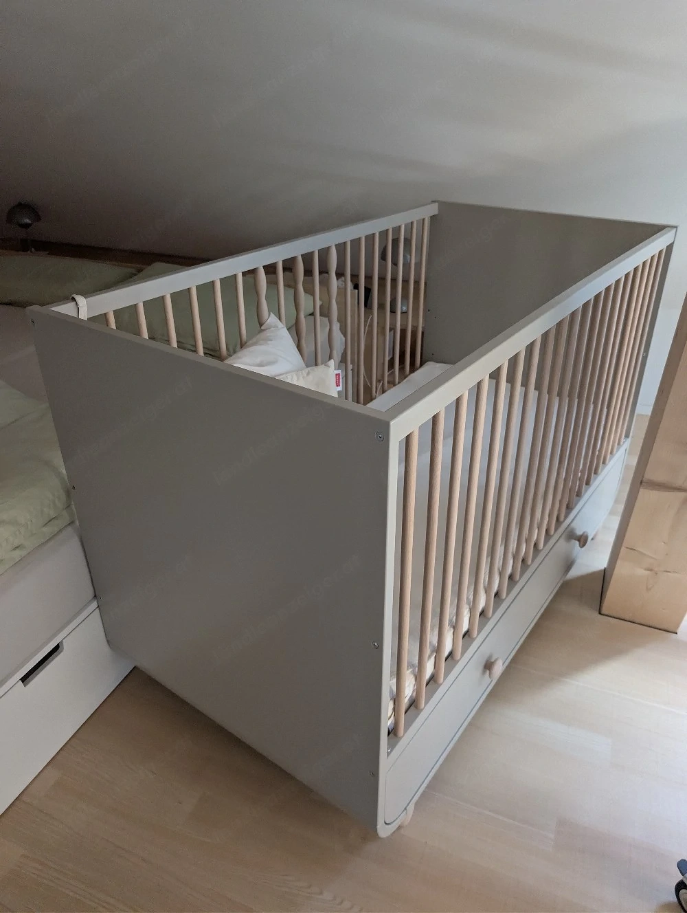 IKEA MYLLRA Babybett mit Schubfach, beige, 70   140 cm