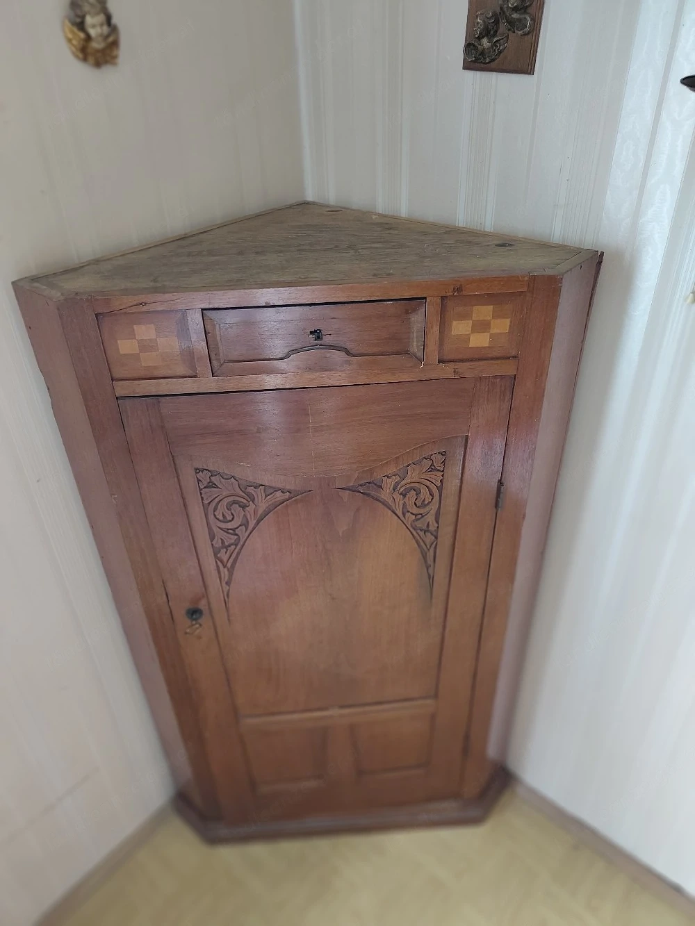Jugendstil Eckschrank 