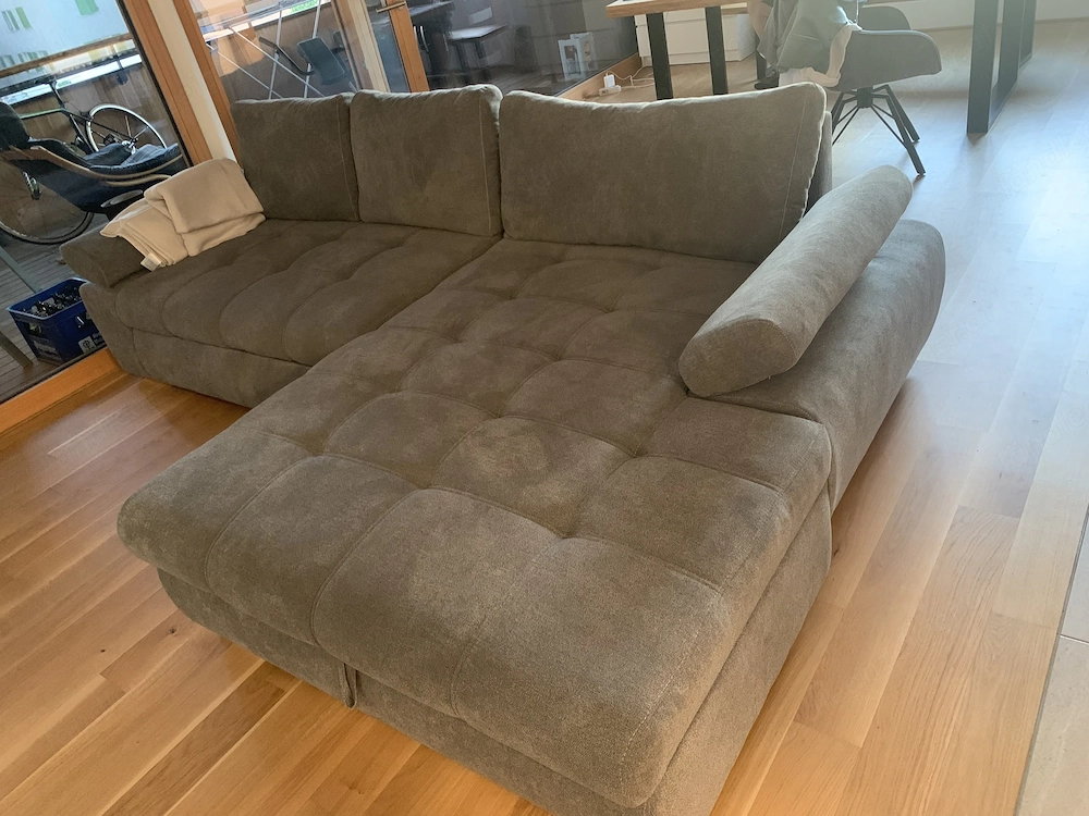 Neuwertige Couch