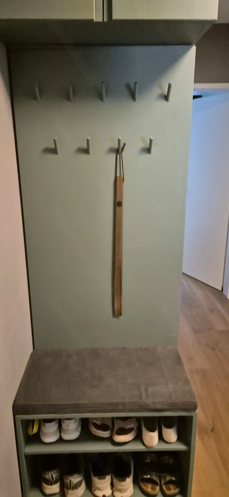Garderobe mit Oberschrank
