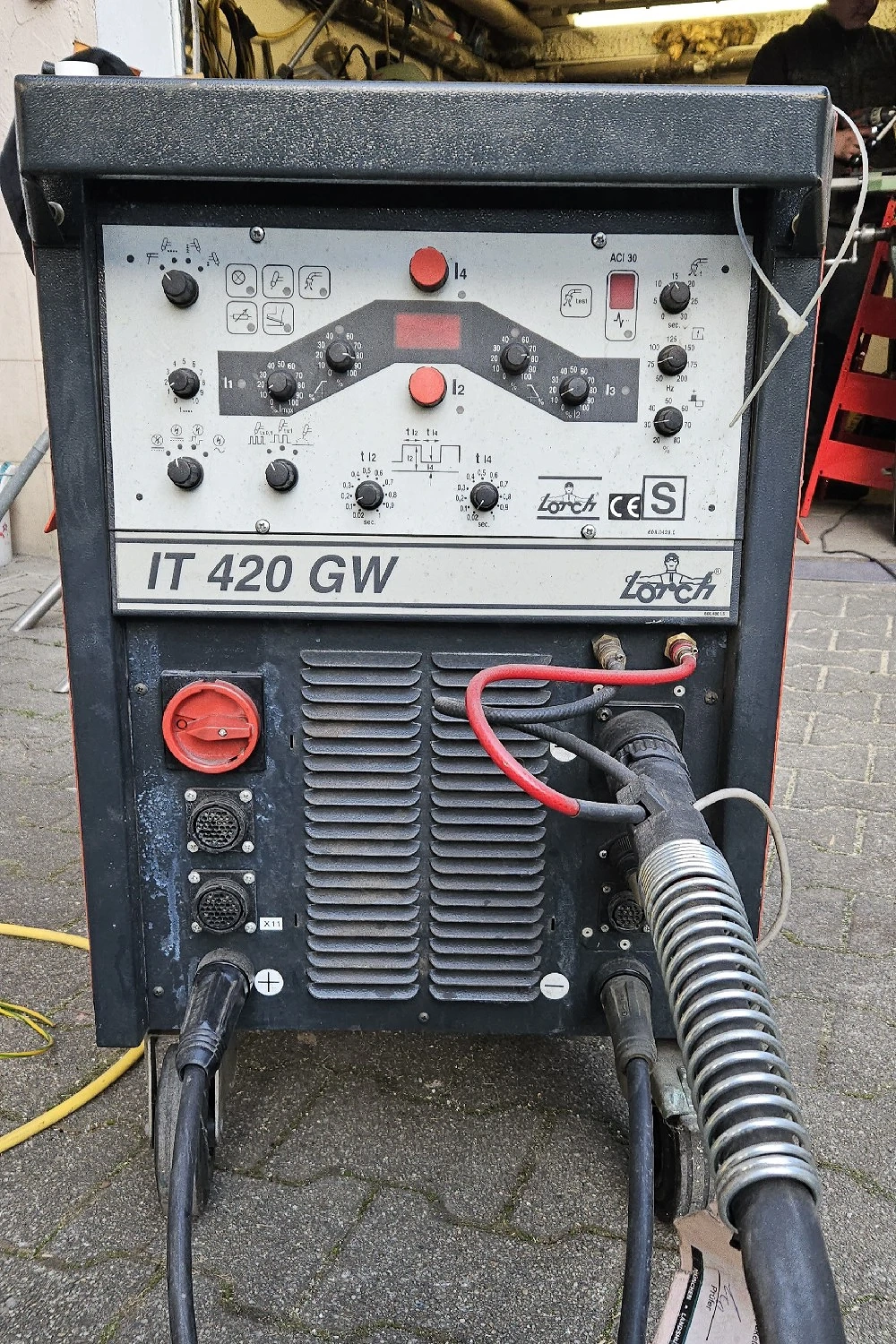 Lorch WIG   TIG Schweißgerät AC   DC 420A, 8m Brenner