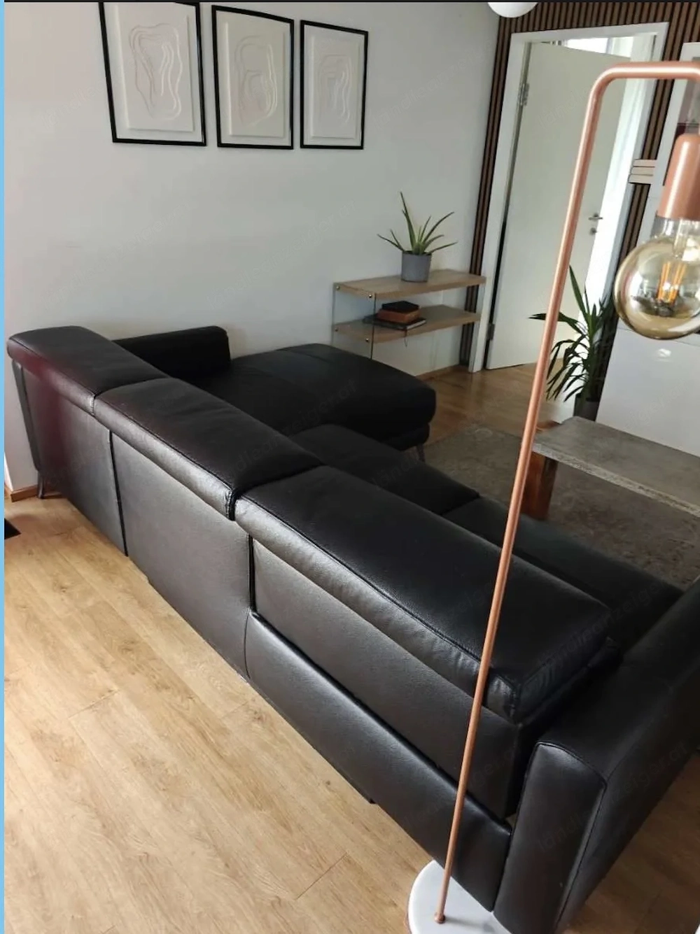 Schwarze Leder-Couch - elektrisch verstellbar