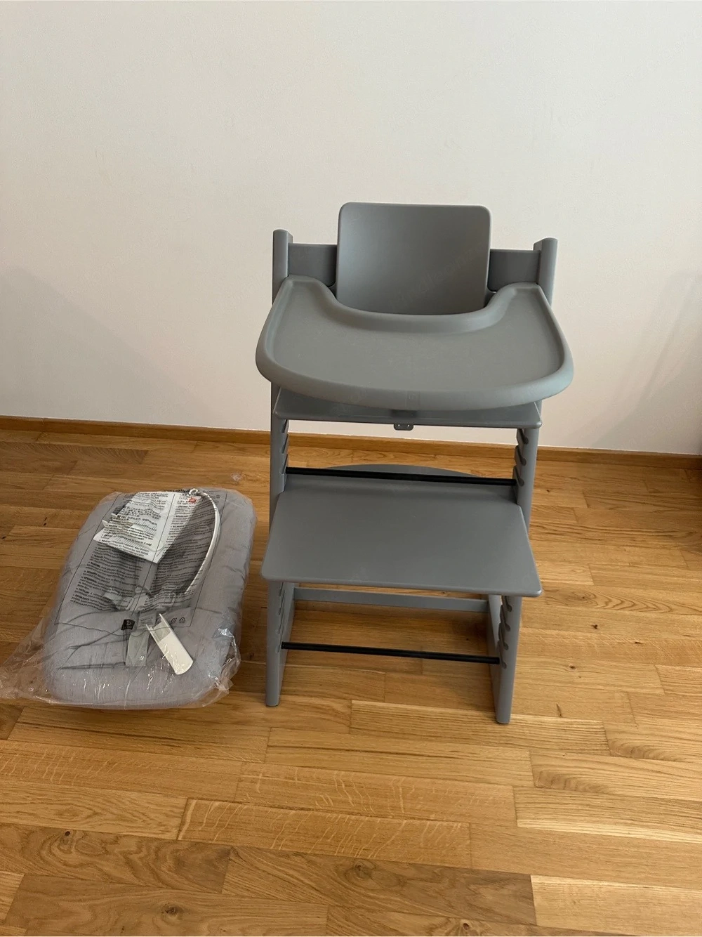 Stokke Kinderhochstuhl Grau   neuwertig   200  