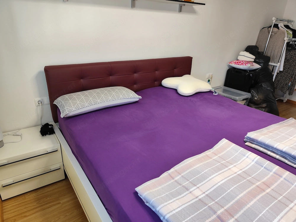 Grosses Bett mit super Kopfteil