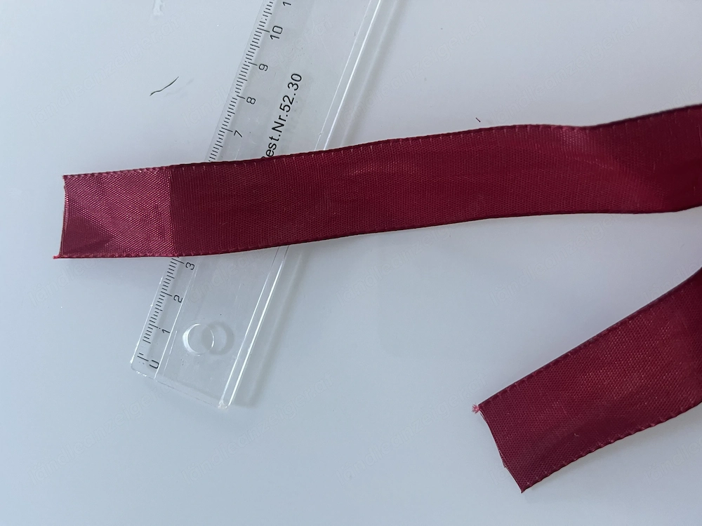 Stoffband Satinband rot 2,5 cm breit, 70 cm lang zum Basteln, Schenken oder DIY-Projekte