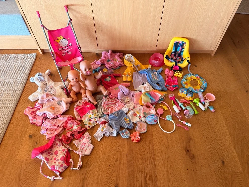 Großes Puppen-Set mit 2 Puppen und sehr viel Zubehör