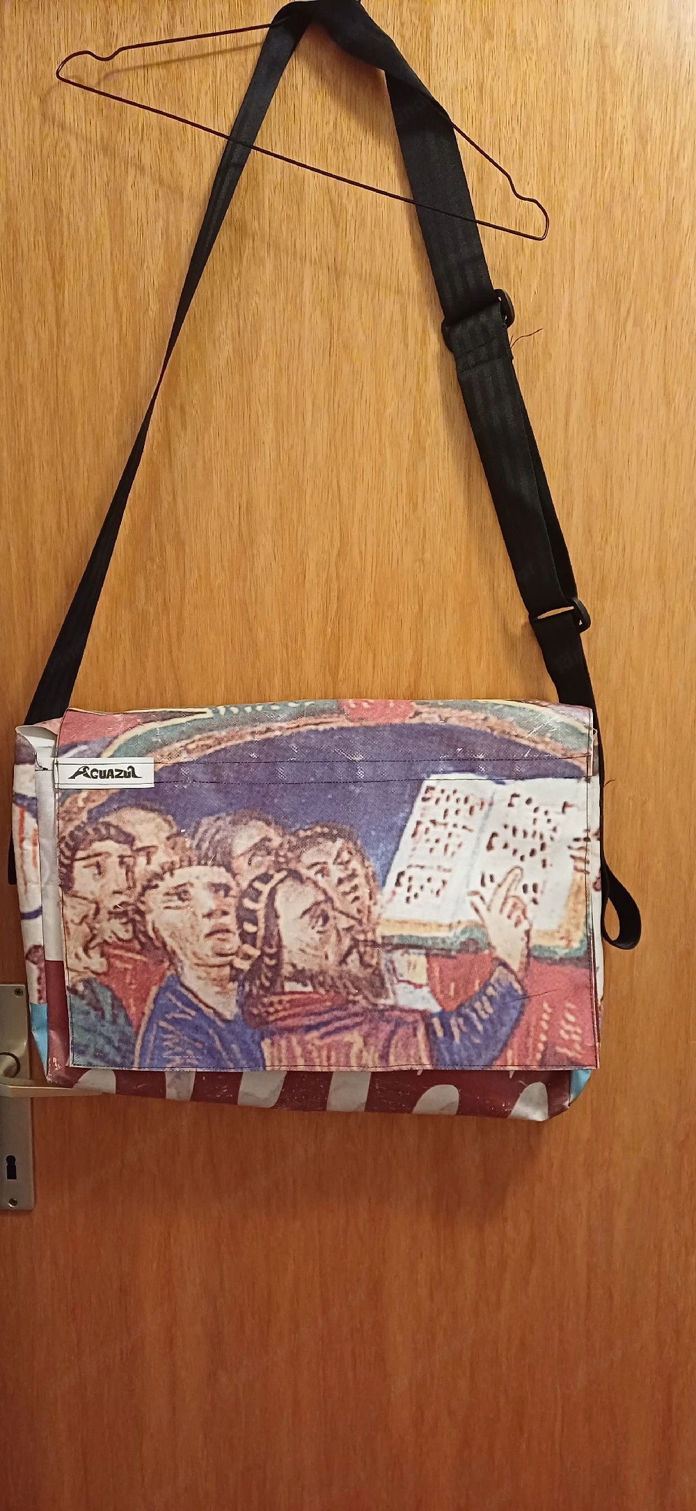 Stapazfähige Schultertasche