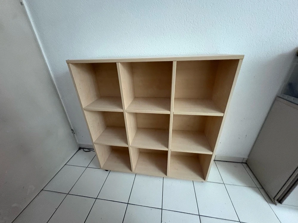 Rgeal mit Rollen