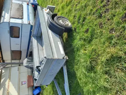 Anhänger Gebremst