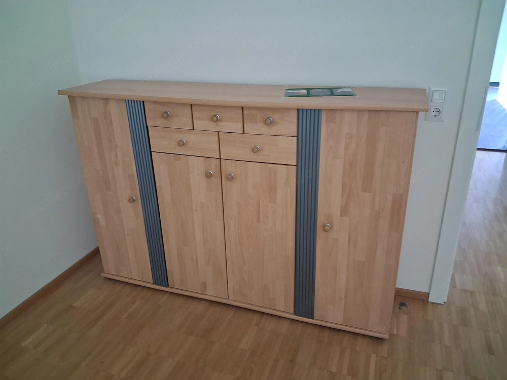 Kommode und Tisch zu verschenken