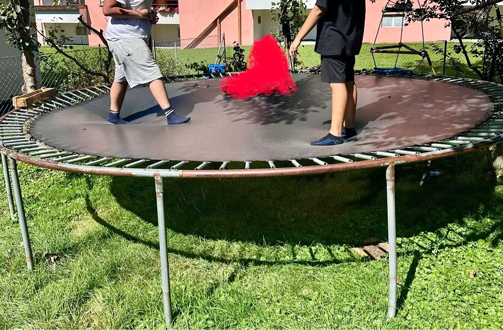 großes Trampolin