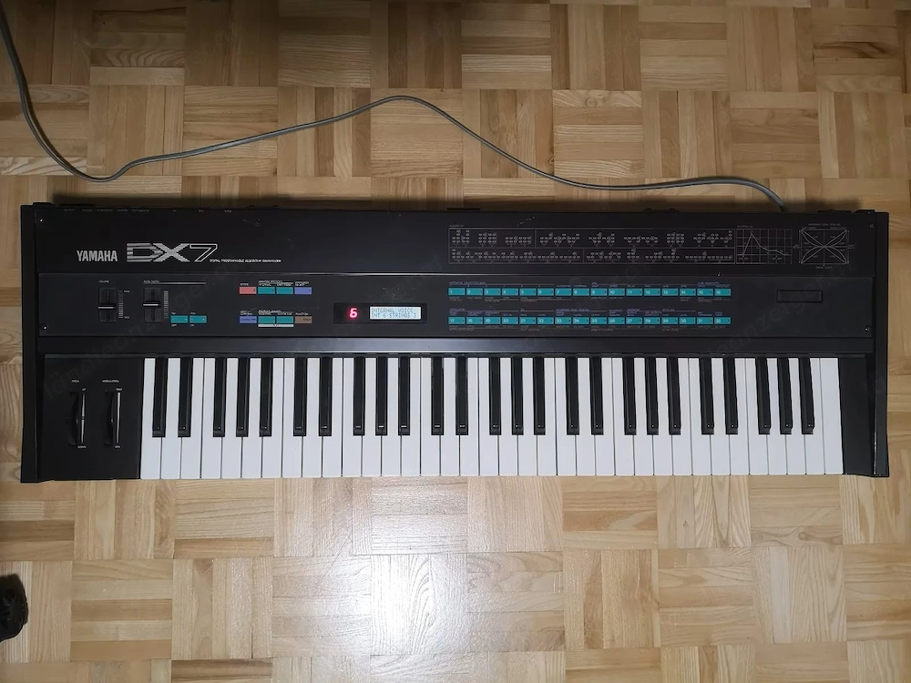 Yamaha DX7 Synthesizer