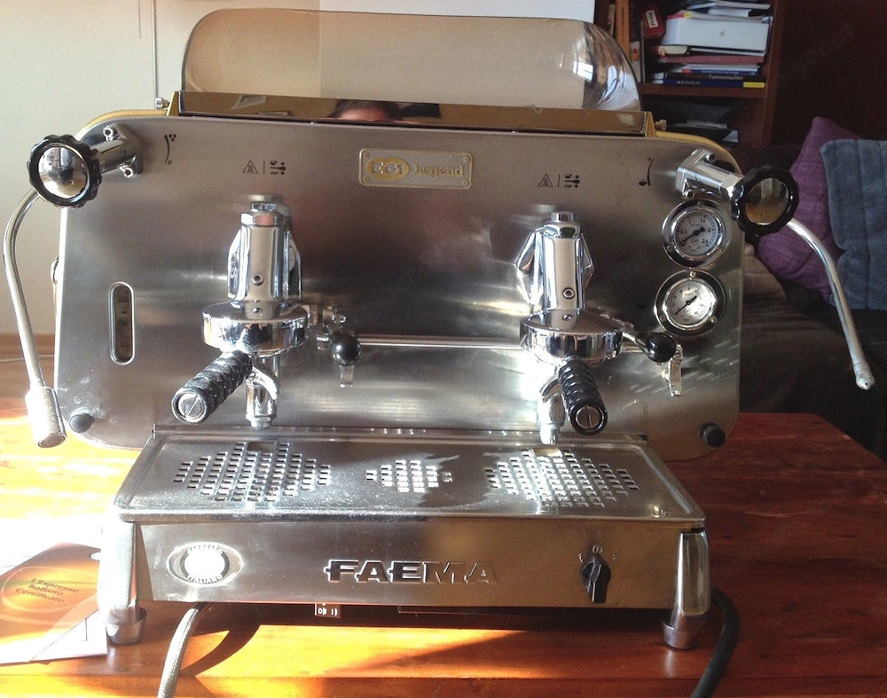Faema e61 Legend Espressomaschine + Brita Filter