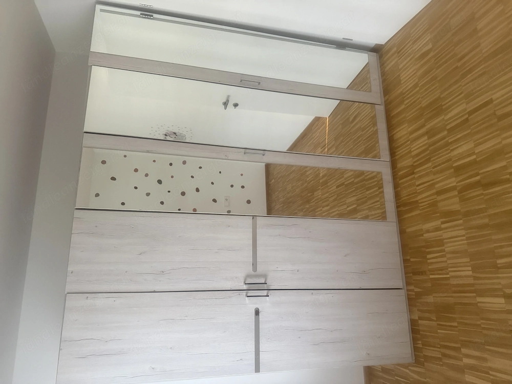 Kleiderschrank zu verschenken