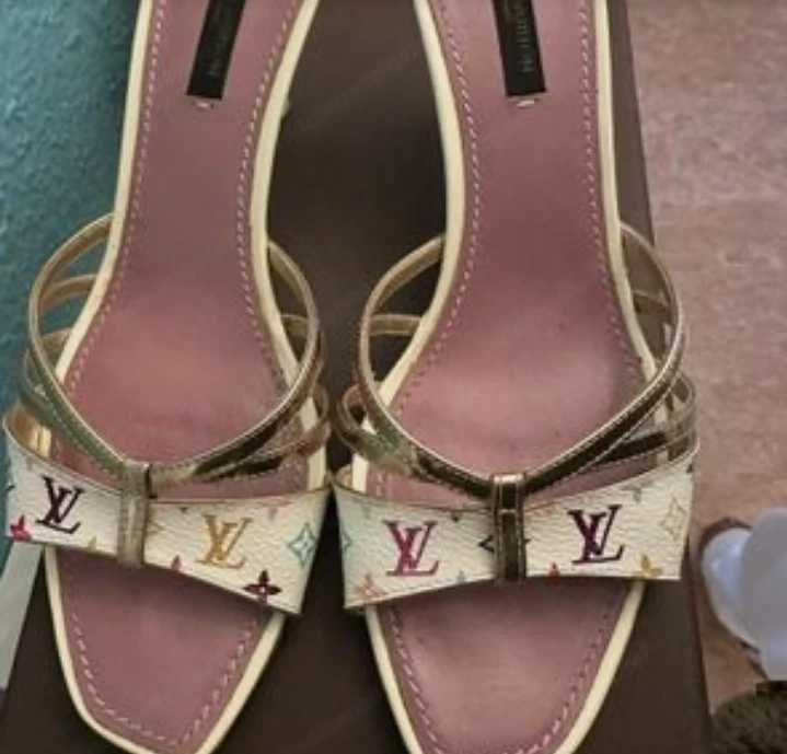 Louis Vuitton 