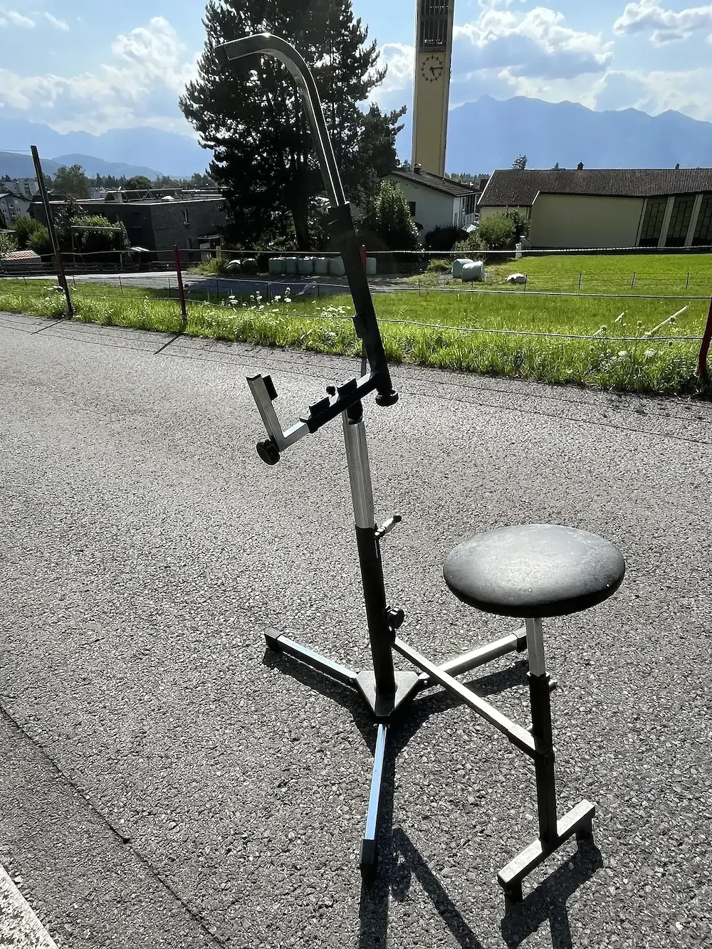  Akkordeonständer inkl. Sitz zu verkaufen     150 VB